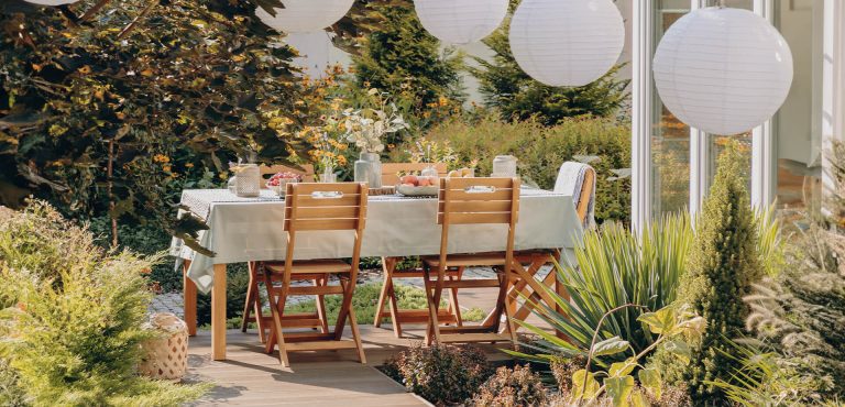1920px_LulusPartyRentals_AdobeStock_261612729
